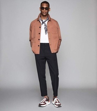 С чем носить розовую куртку мужчине