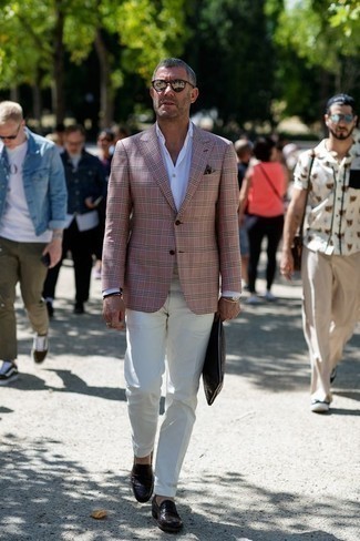 С чем носить розовую куртку мужчине