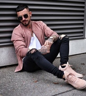 С чем носить розовую куртку мужчине