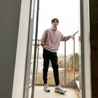 С чем носить розовую куртку мужчине