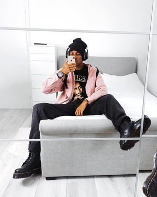 С чем носить розовую куртку мужчине