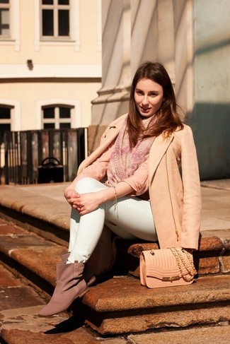 С чем носить розовую блузку с длинным рукавом