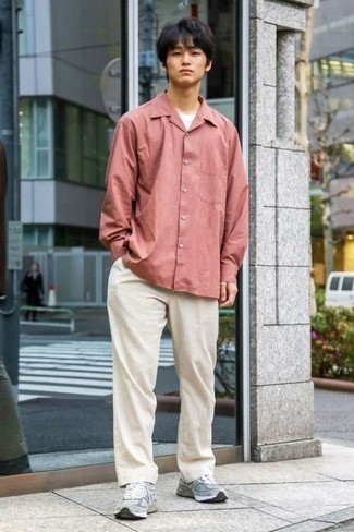 С чем носить розовую рубашку с длинным рукавом мужчине