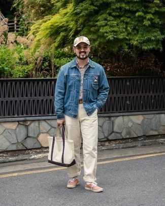 Какие джинсовые куртки носить с розовыми низкими кедами мужчине