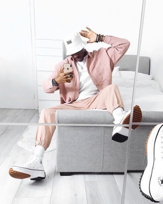 С чем носить розовые брюки мужчине