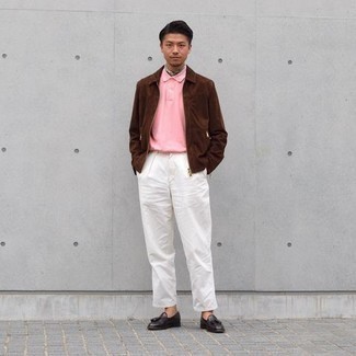 Какие лоферы носить с розовой футболкой-поло мужчине