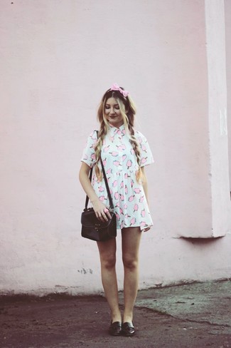 С чем носить розовое платье с принтом