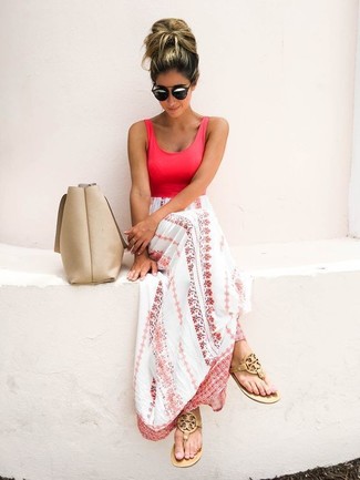 С чем носить розовое платье-макси с принтом