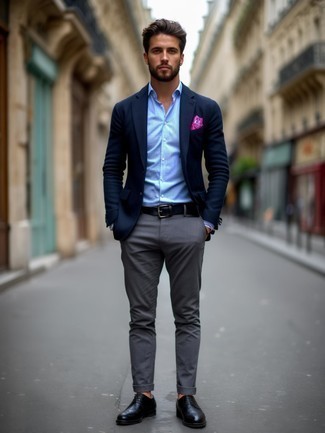 С чем носить розовый нагрудный платок с принтом