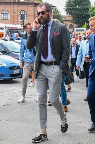 С чем носить розовый нагрудный платок с принтом