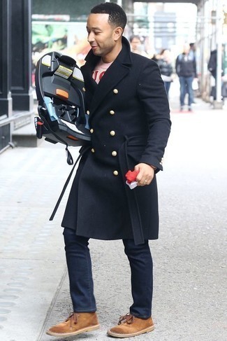 С чем носить розовый свитер с принтом мужчине