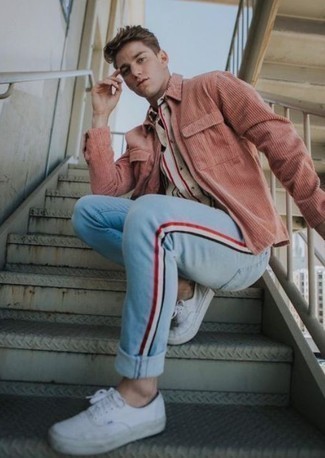 Какие джинсы носить с розовой курткой-рубашкой мужчине