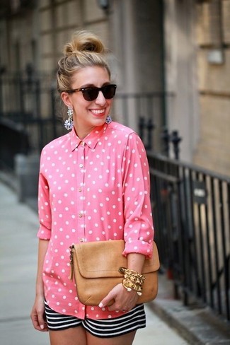 С чем носить розовую рубашку женщине