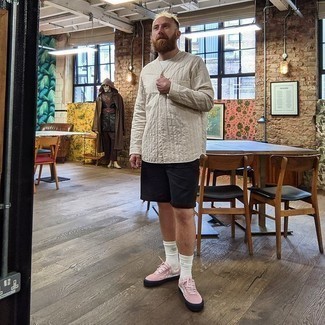 С чем носить розовые кеды мужчине