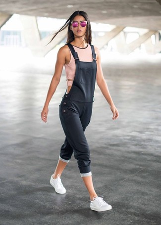 С чем носить розовые солнцезащитные очки женщине