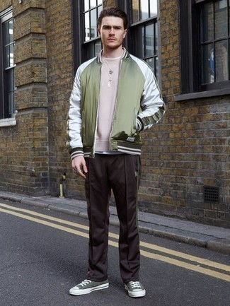 С чем носить розовый свитшот мужчине