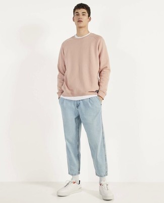 Какие низкие кеды носить с розовым свитшотем мужчине