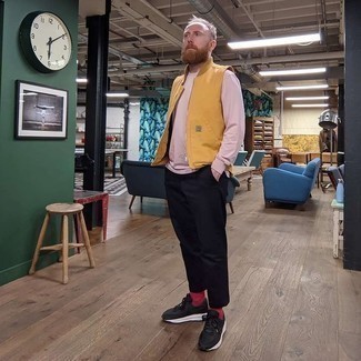 С чем носить розовую футболку мужчине