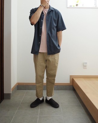 С чем носить розовую футболку мужчине