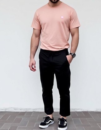 С чем носить розовую футболку мужчине