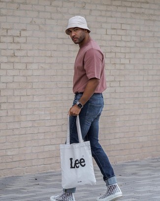 С чем носить розовую футболку мужчине