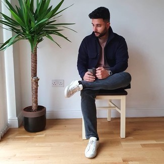 С чем носить розовую футболку мужчине