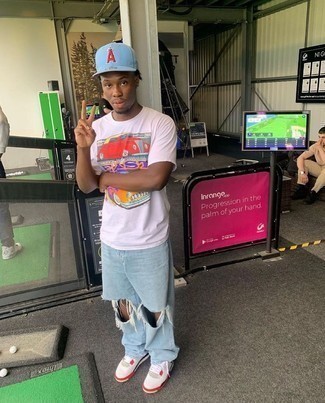 С чем носить розовую футболку мужчине