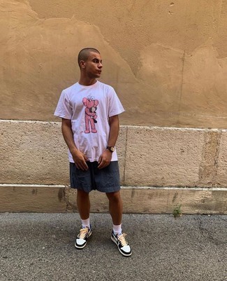 С чем носить розовую футболку мужчине