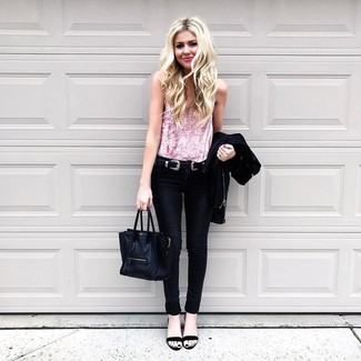 Какие косухи носить с розовой майкой женщине