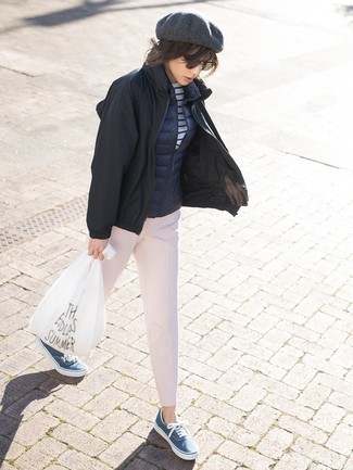 Какие бомберы носить с розовыми брюками-галифе женщине