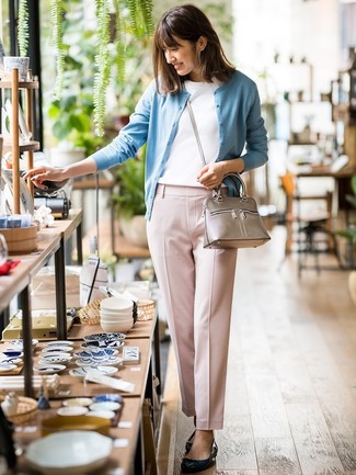 С чем носить розовые брюки-галифе женщине