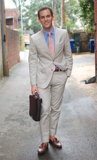 С чем носить розовый галстук мужчине