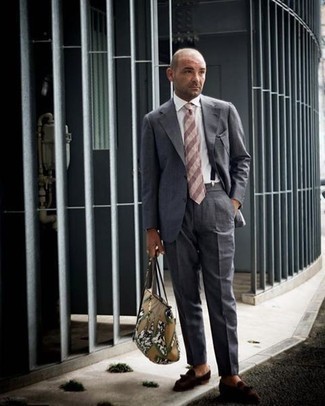 С чем носить розовый галстук мужчине