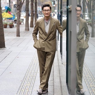 С чем носить розовую водолазку мужчине