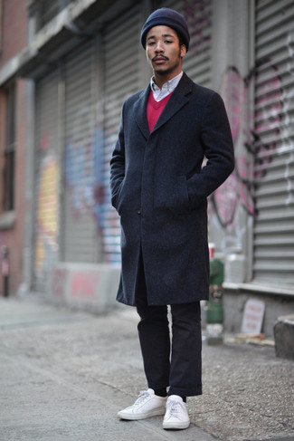 С чем носить розовый свитер с v-образным вырезом мужчине