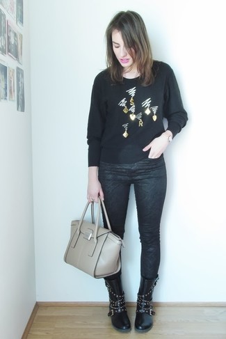 С чем носить розовые часы женщине