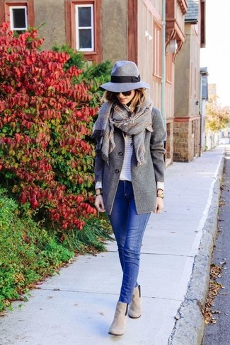 С чем носить шарф в шотландскую клетку женщине