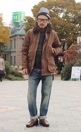 С чем носить свитер в шотландскую клетку мужчине