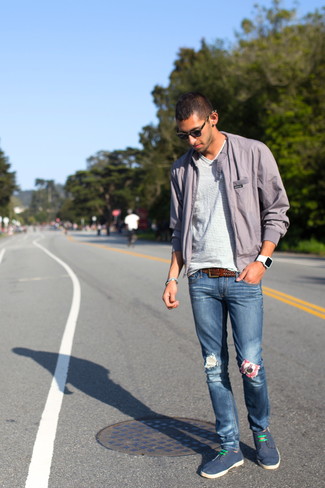 Как носить плимсоллы с футболкой с v-образным вырезом мужчине