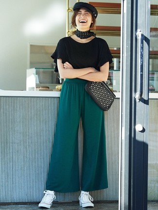 С чем носить бандану в горошек женщине