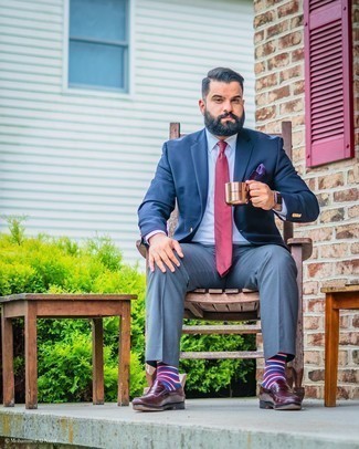 С чем носить нагрудный платок в горошек