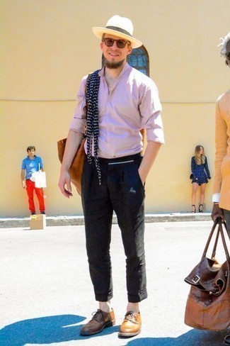 С чем носить шелковый шарф в горошек мужчине