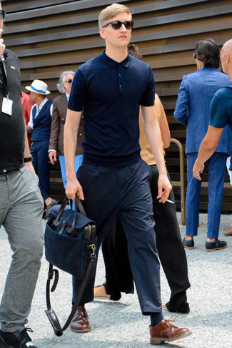 Как носить футболку-поло с туфлями дерби