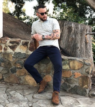 Как носить футболку-поло с ботинками дезертами