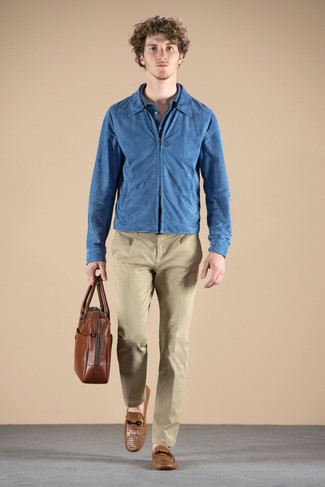 Как носить футболку-поло с мокасинами мужчине