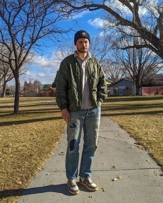 Как носить футболку-поло с высокими кедами мужчине