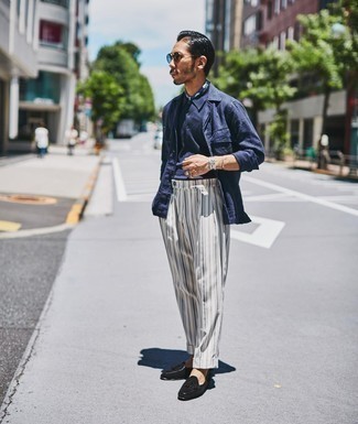 Как носить футболку-поло с лоферами мужчине