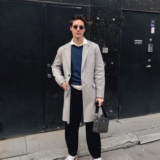 Как носить футболку-поло с длинным пальто