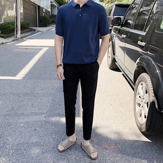 Как носить футболку-поло с сандалиями мужчине