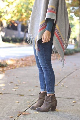 Как носить пончо с джинсами скинни